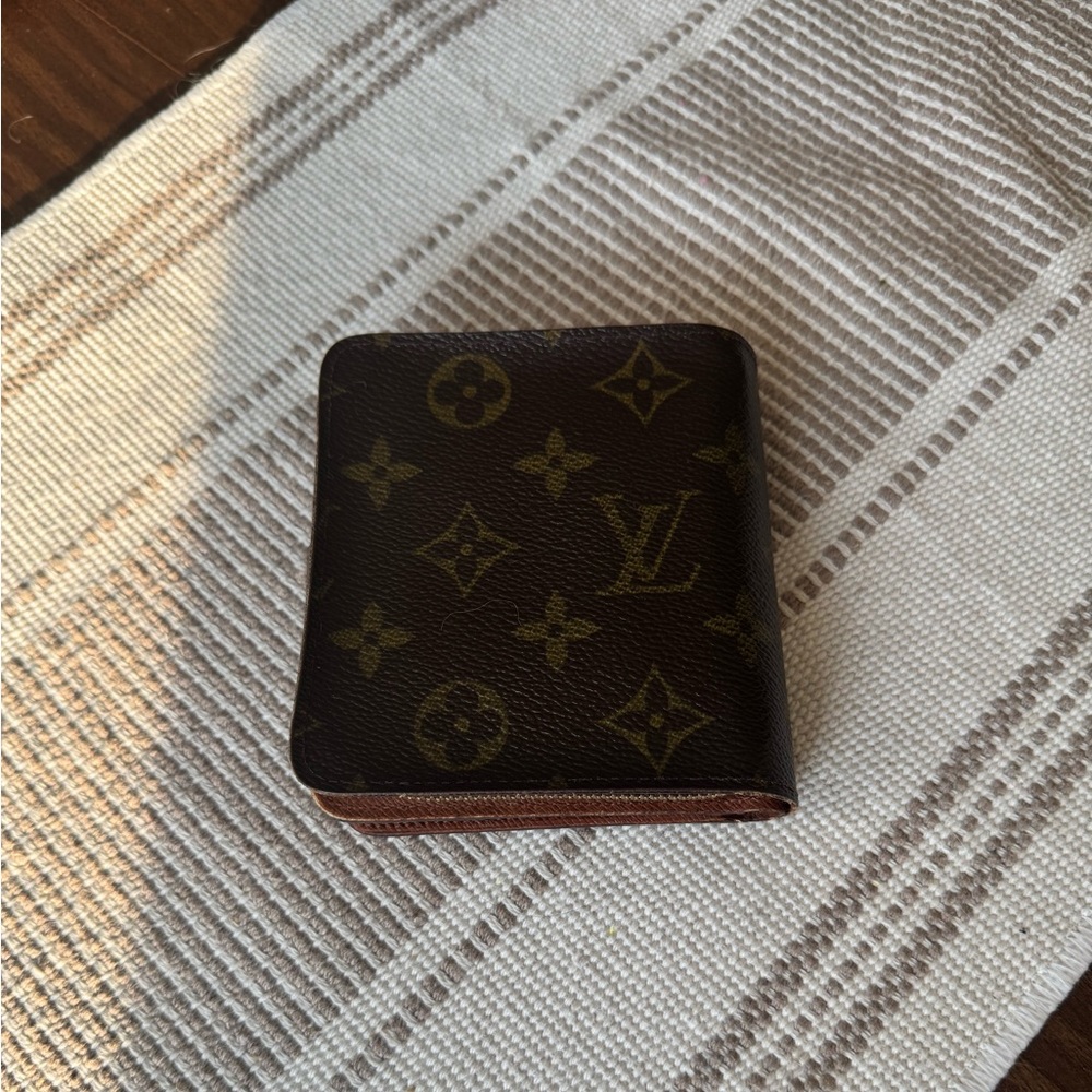 Louis Vuitton Two Way Snap and Zip Monogram Wallet - Picture 4 of 8